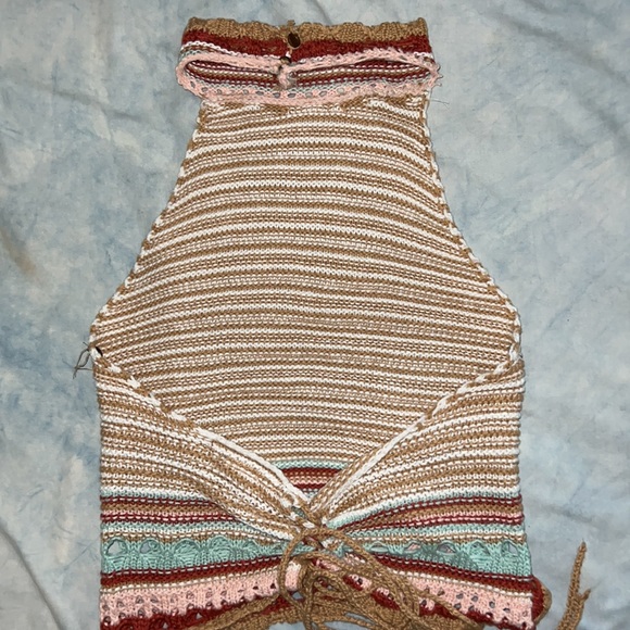 Crotchet halter crop top - Picture 3 of 3